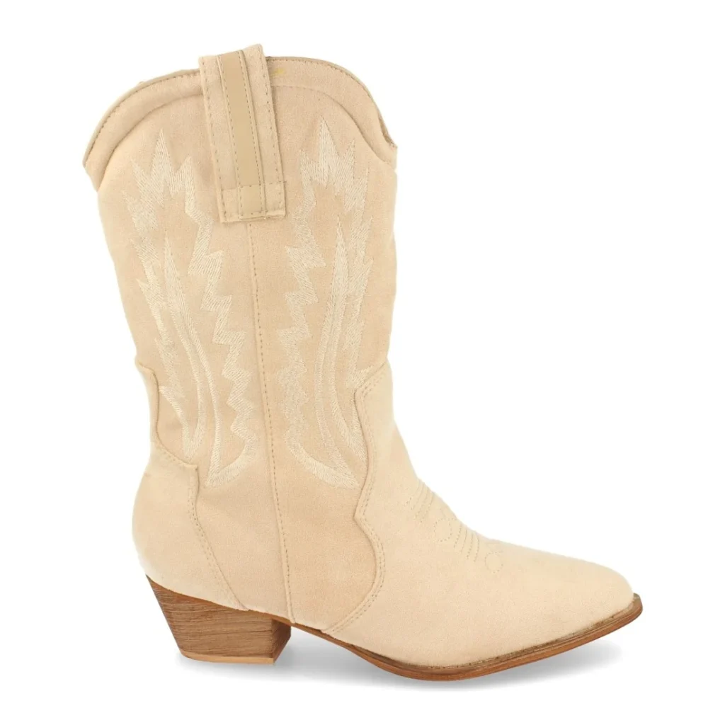 Bota de mujer con tacón campero y cosido