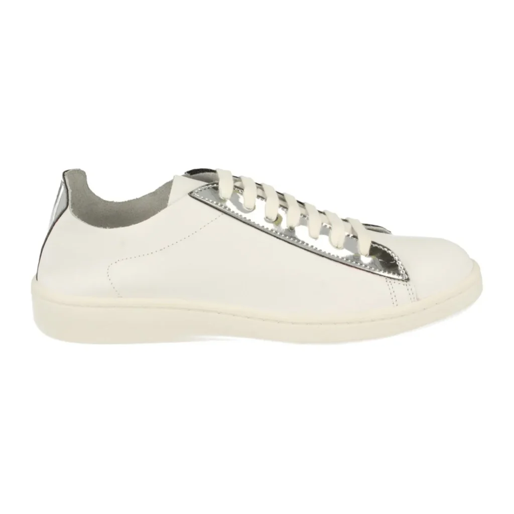 Zapatilla para mujer de piel con cordones