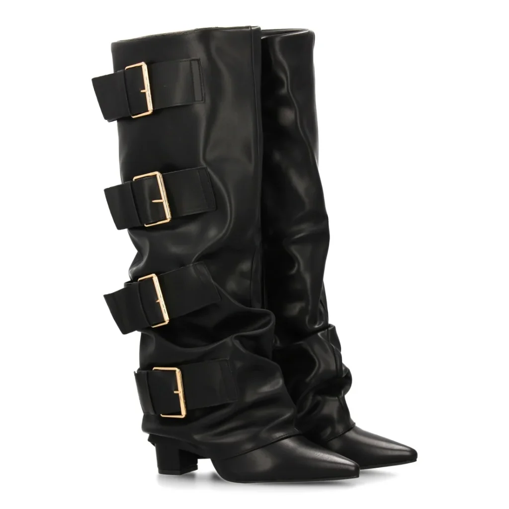 Botas negras altas con hebillas y punta fina para mujer