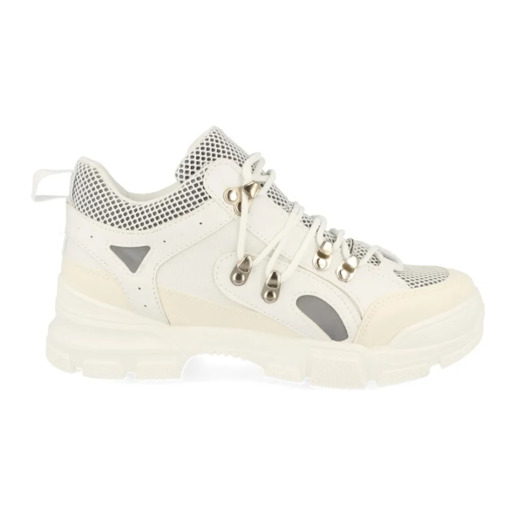 Zapatilla mujer con rejilla y cordones