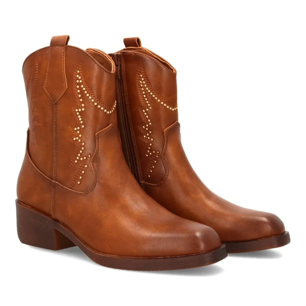Bota cowboy con diseño de tachuelas para mujer en color camel