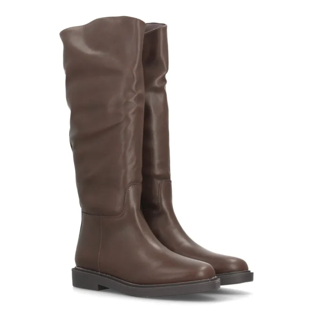 Botas altas planas de caña alta para mujer en color marrón